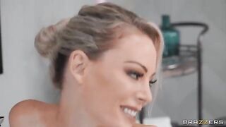 A guy is having sex with a MILF in the bathtub
