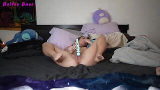 Horny foot fetish girl plays with her toes and masturbates until cums