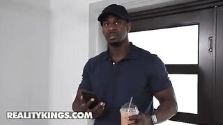 The delivery guy came for a package and Valentina Jewels tried to seduce him