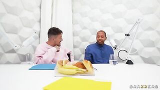 The girl didn’t give a fuck to anyone and fucked with a stranger