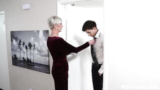 The bride's mother-in-law also wanted to join in the intimate moment