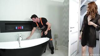 A guy fucked a girl in the ass on the couch, ending with a cumshot