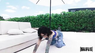 Special purpose blowjob - the man got a stunning brunette to lick his cock