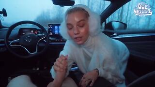 College girl gets her throat pie in a car