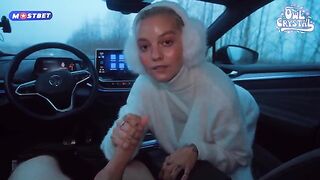 College girl gets her throat pie in a car