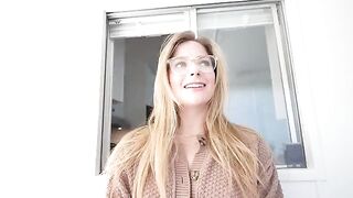 The blonde slut Jess Cromwell gets fucked under the table and receives a huge load on her face