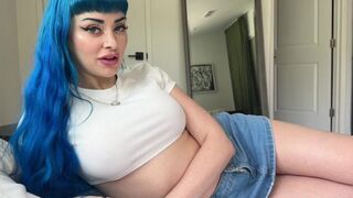 A huge boobs sister is too hot to resist, especially with Jewelz Blu’s allure