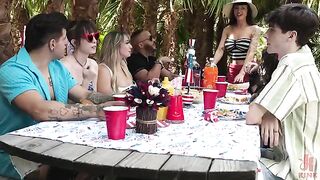 You can see how to do a blowjob right from the master in this video