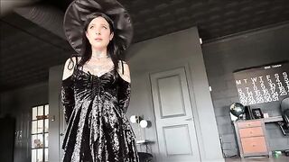 Hot foot fetish action with a brunette woman with red feet! Stupin