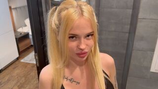 A juicy blondie with a great ass is making the day for a lucky guy