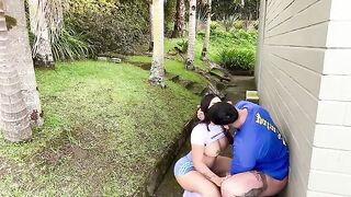A girl was fucked in the anus by a lover in a public place