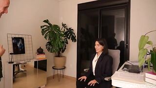 The employee's tongue is in use and she enjoys it, a scene of fantasy