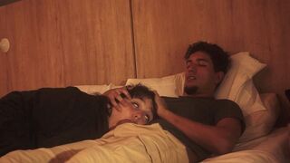 A blowjob on the bed is lazy, but so deep that it trembles
