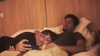 A blowjob on the bed is lazy, but so deep that it trembles