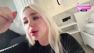A juicy girl with a great ass fucks hard and passionaily
