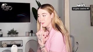 A beautiful girl in the morning makes her boyfriend a stunning blowjob