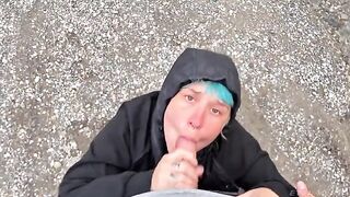 I can not restrain myself, I want to suck so badly