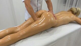 The masseur lost control and acted on his desires with an unforgettable experience